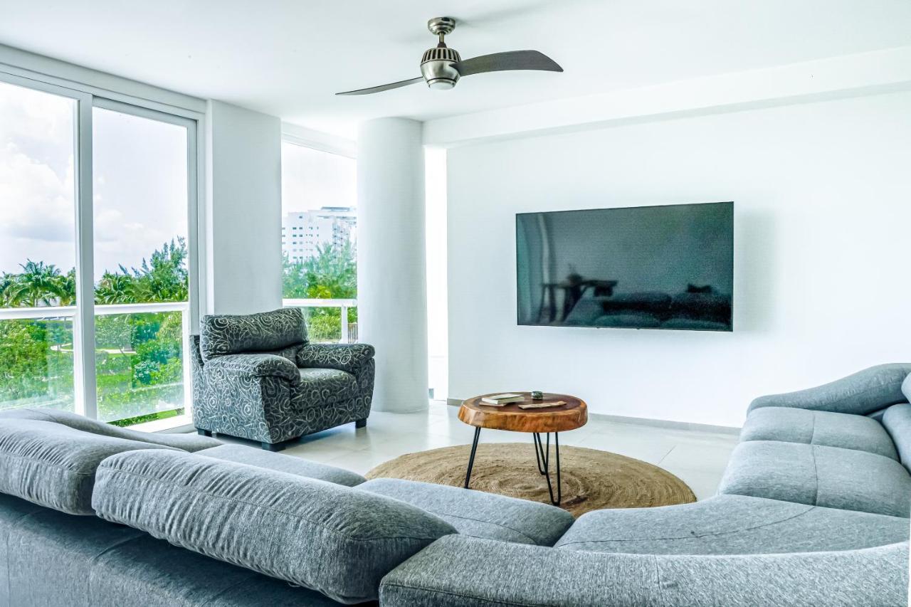 New Beachfront Luxury Apartments Канкун Екстериор снимка