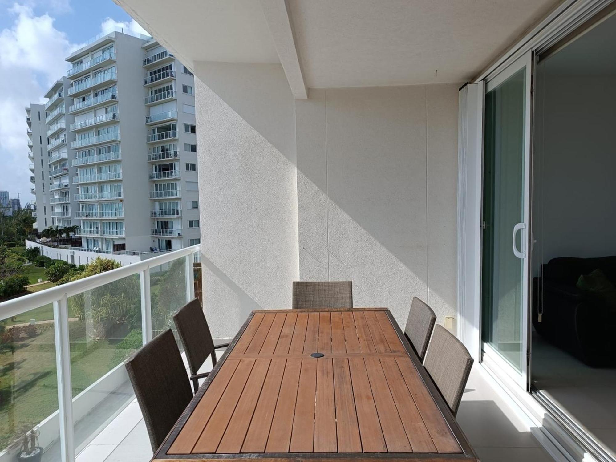 New Beachfront Luxury Apartments Канкун Екстериор снимка