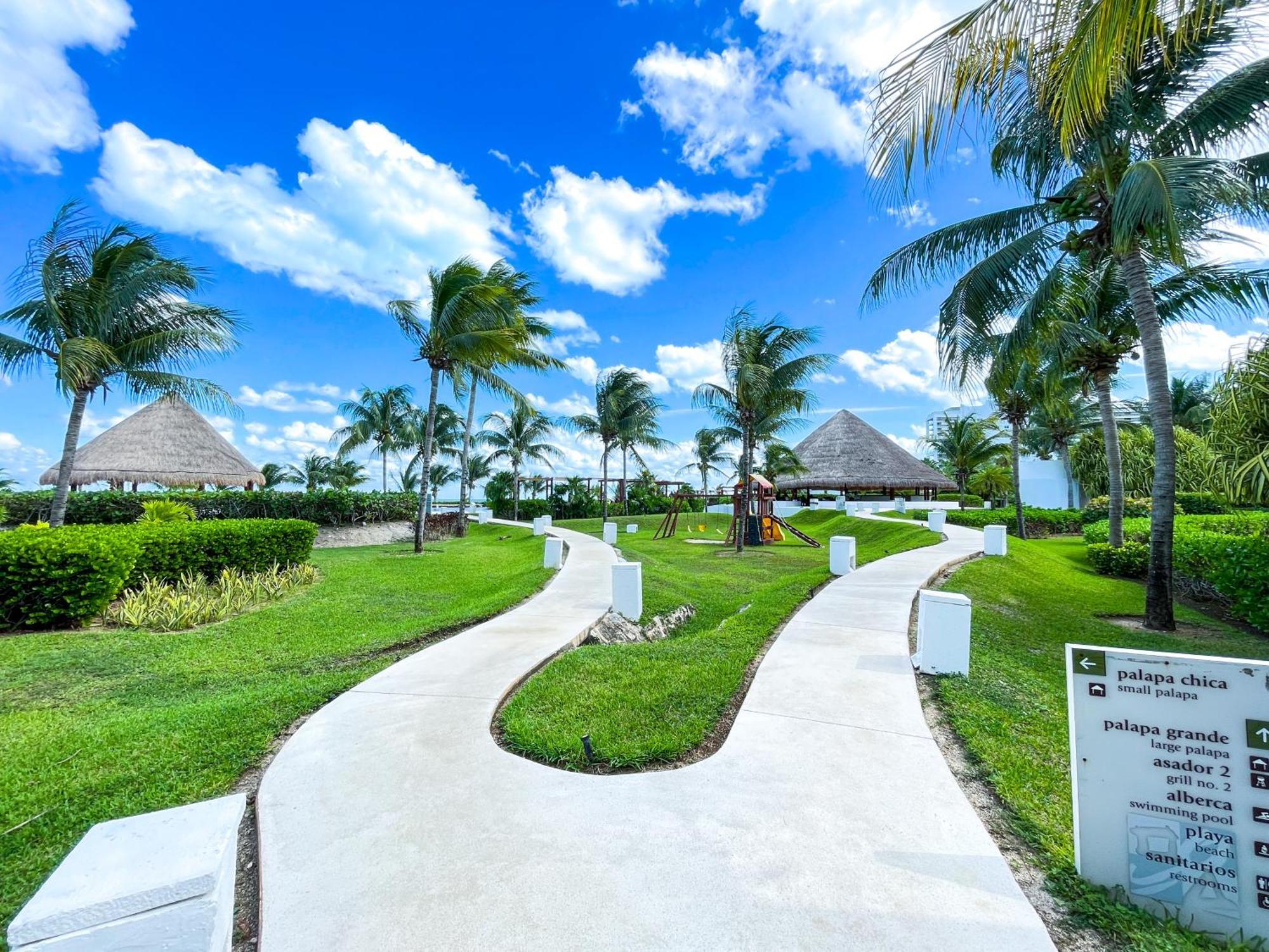 New Beachfront Luxury Apartments Канкун Екстериор снимка