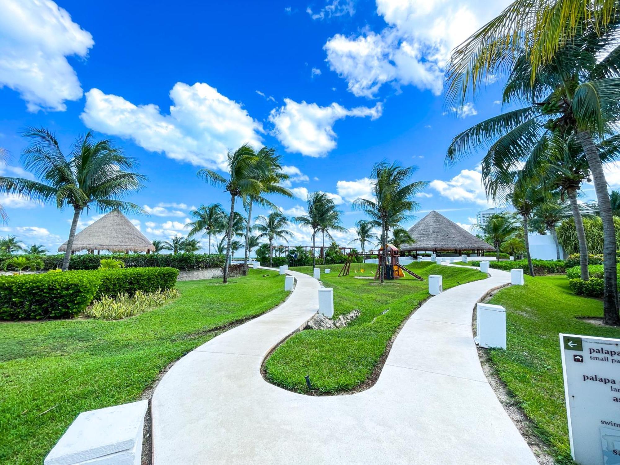 New Beachfront Luxury Apartments Канкун Екстериор снимка
