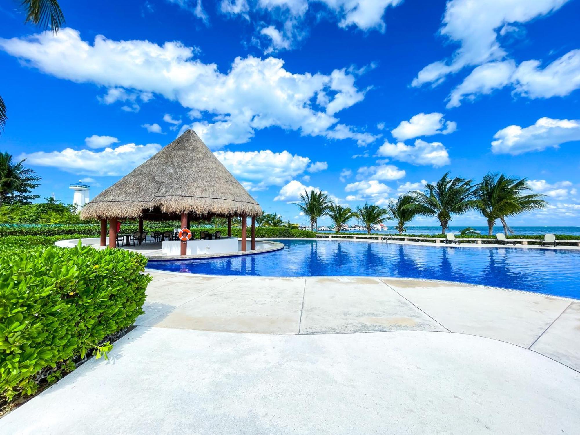 New Beachfront Luxury Apartments Канкун Екстериор снимка