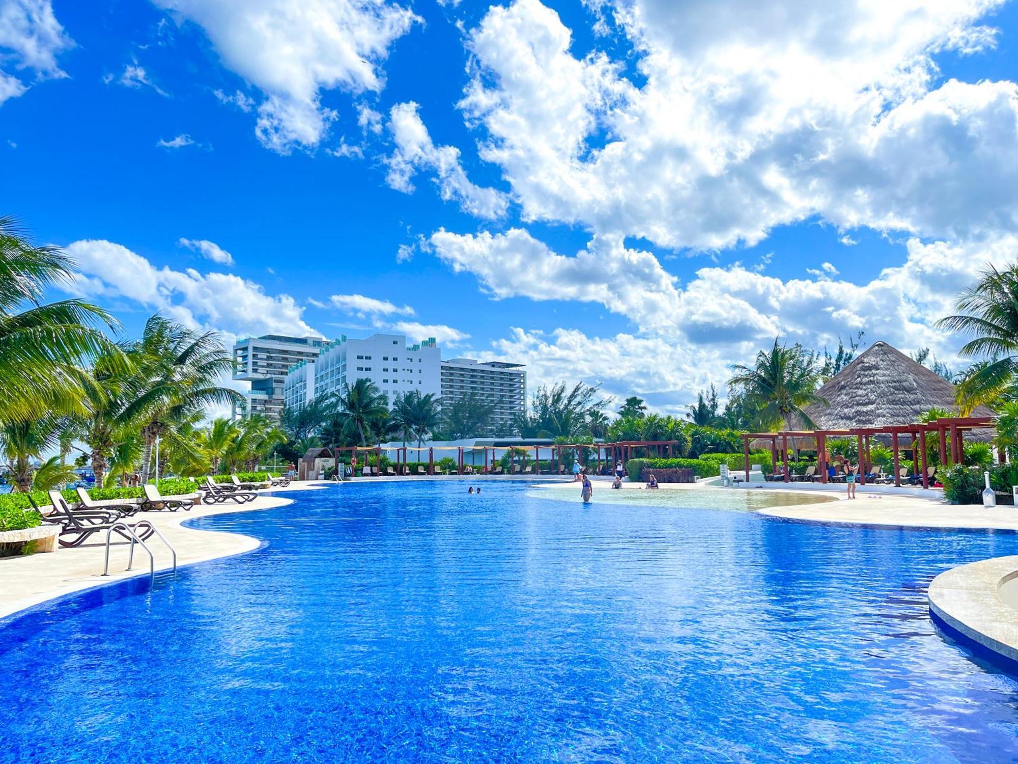 New Beachfront Luxury Apartments Канкун Екстериор снимка