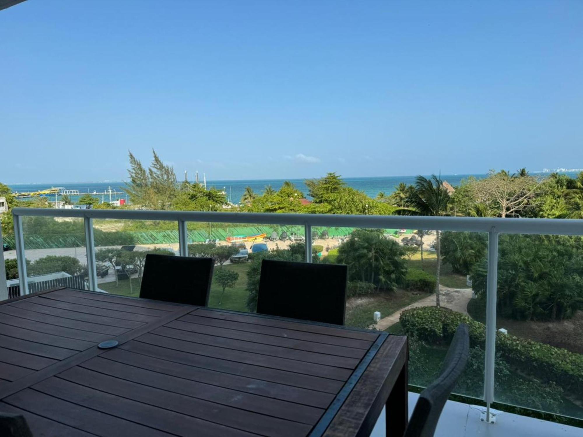New Beachfront Luxury Apartments Канкун Екстериор снимка
