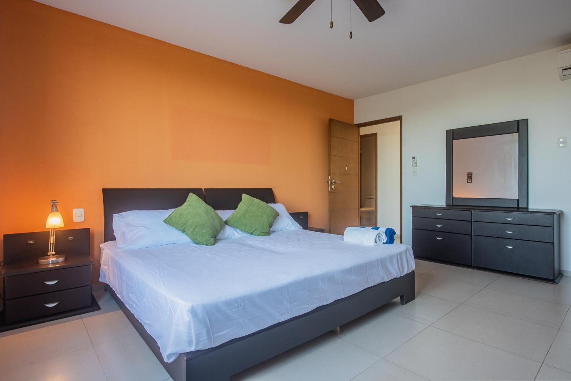 New Beachfront Luxury Apartments Канкун Екстериор снимка